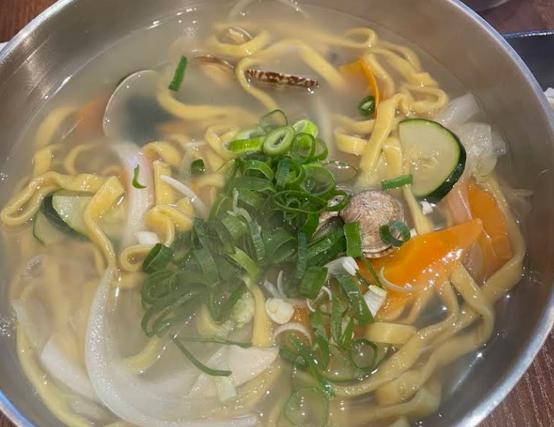 사계절 손 칼국수